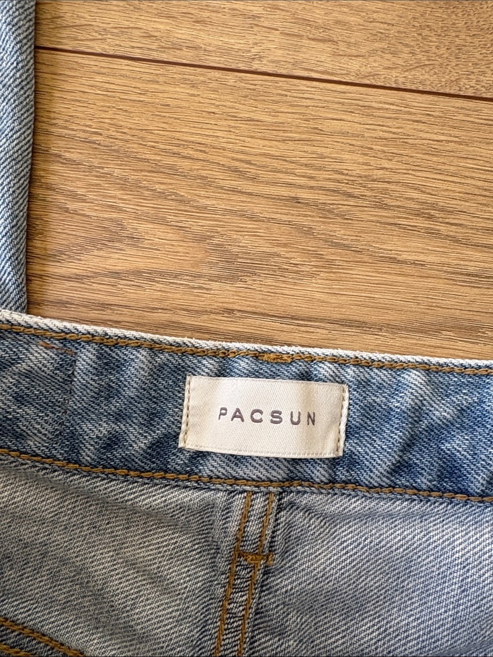 PacSun 90s Boyfriend Light Blue Straight-Leg Distressed Denim Jeans - Picture 7 of 8